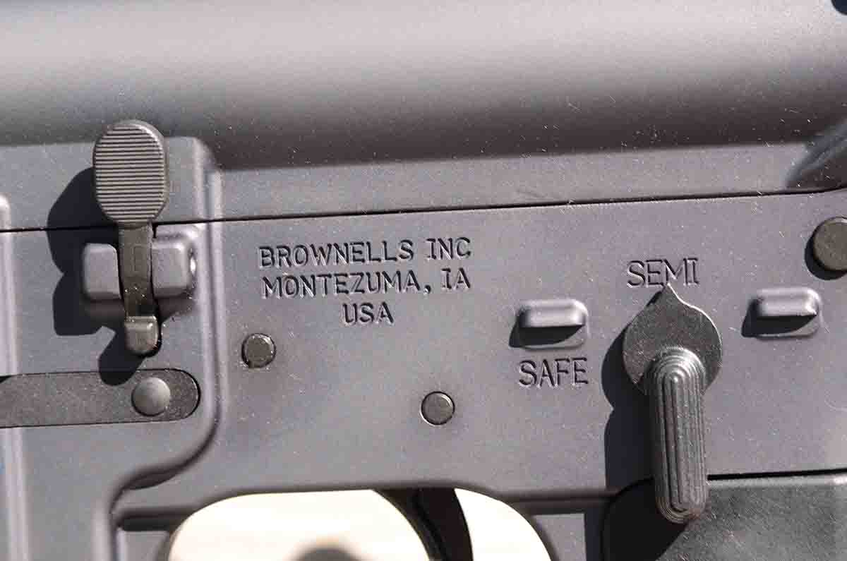 The major difference noticed between U.S. M16A1s and the BRN16A1 was that the latter is semiautomatic only, whereas the former had a third position for fully automatic fire.